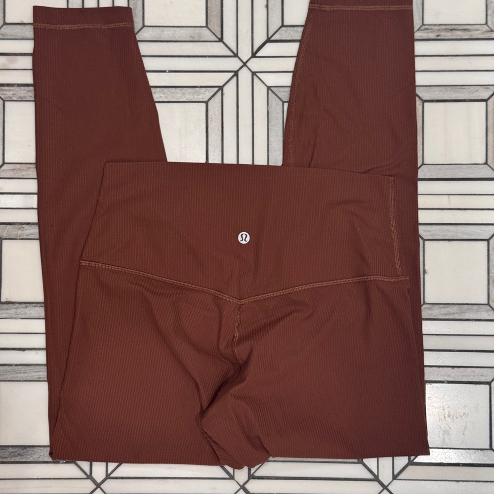 lululemon Align Ribbed
High-Rise Pant 25"
Roasted Brown
Size 8